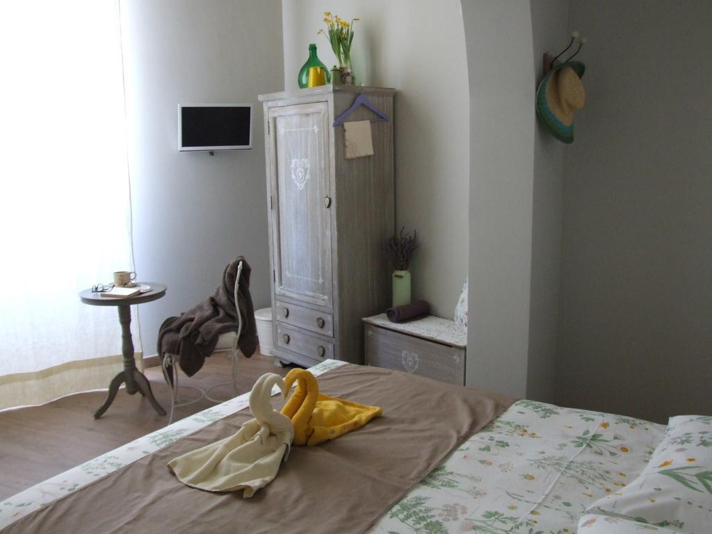 Bed and Breakfast La Casa Di Alessio Lecce Habitación foto