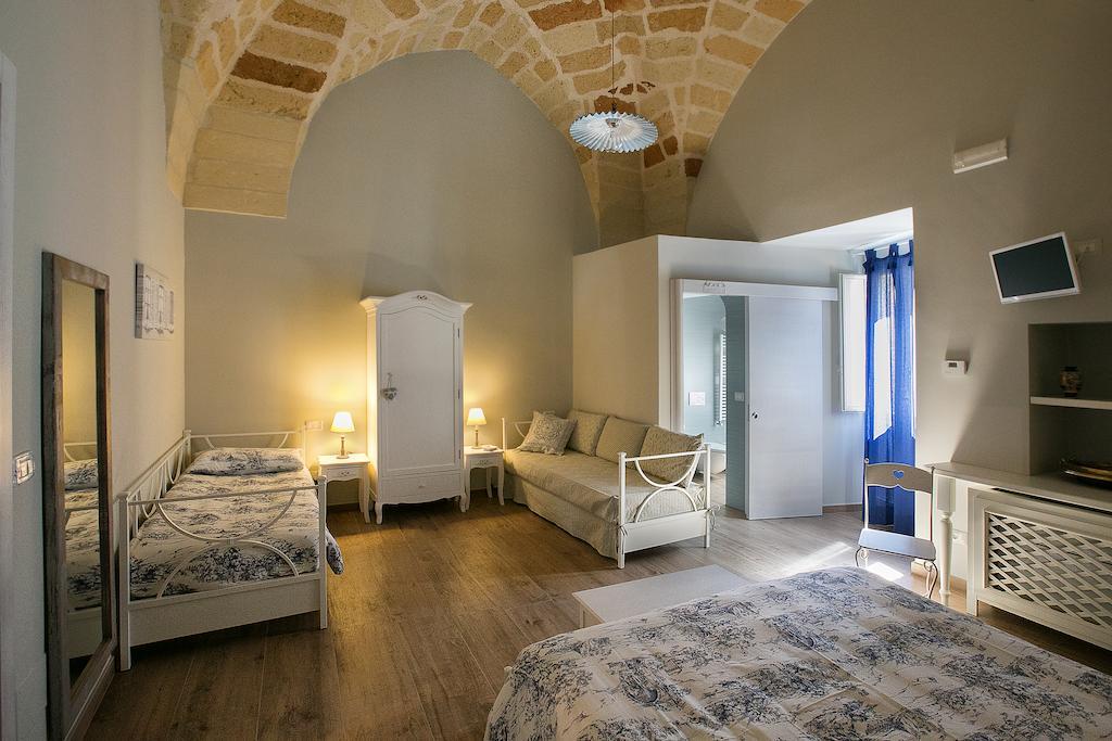 Bed and Breakfast La Casa Di Alessio Lecce Habitación foto